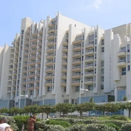 Apartment Victoria Surf 703 : Moderne En Centre Ville Avec Piscine